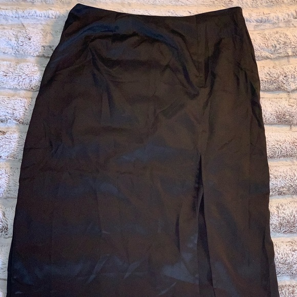 Black satin skirt! - Picture 1 of 2
